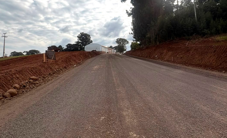 Pavimentação da PR-239 entre Mato Rico e Roncador