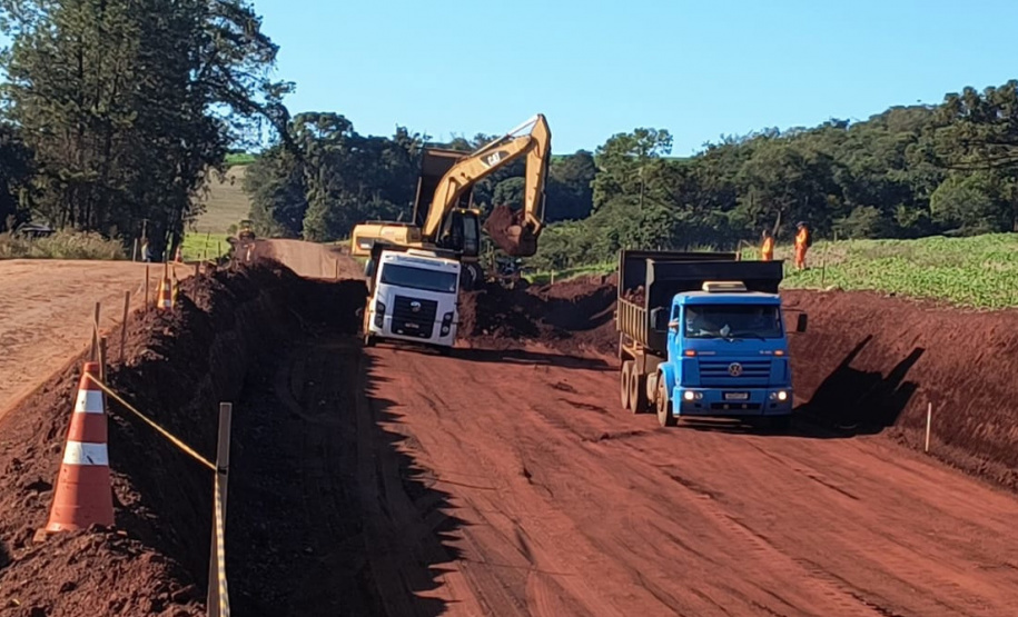 Pavimentação da PR-239 entre Mato Rico e Roncador