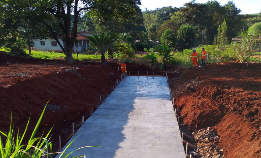 Pavimentação da PR-239 entre Mato Rico e Roncador