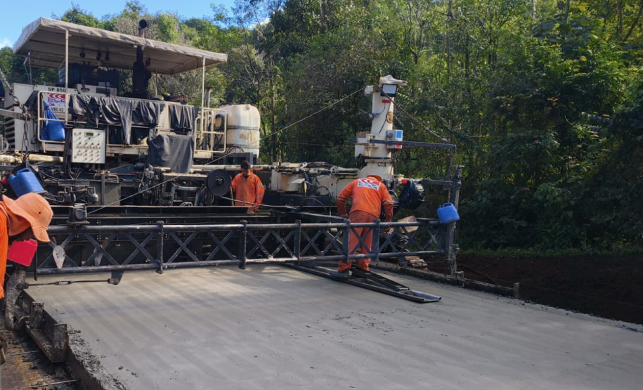 Obra de whitetopping da PR-460 e PRC-487 entre Pitanga e Nova Tebas