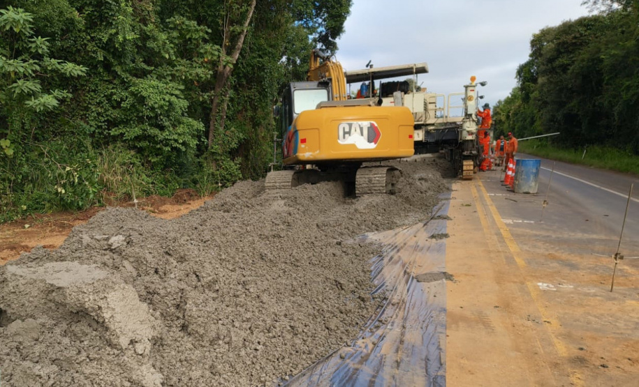 Obra de whitetopping da PR-460 e PRC-487 entre Pitanga e Nova Tebas