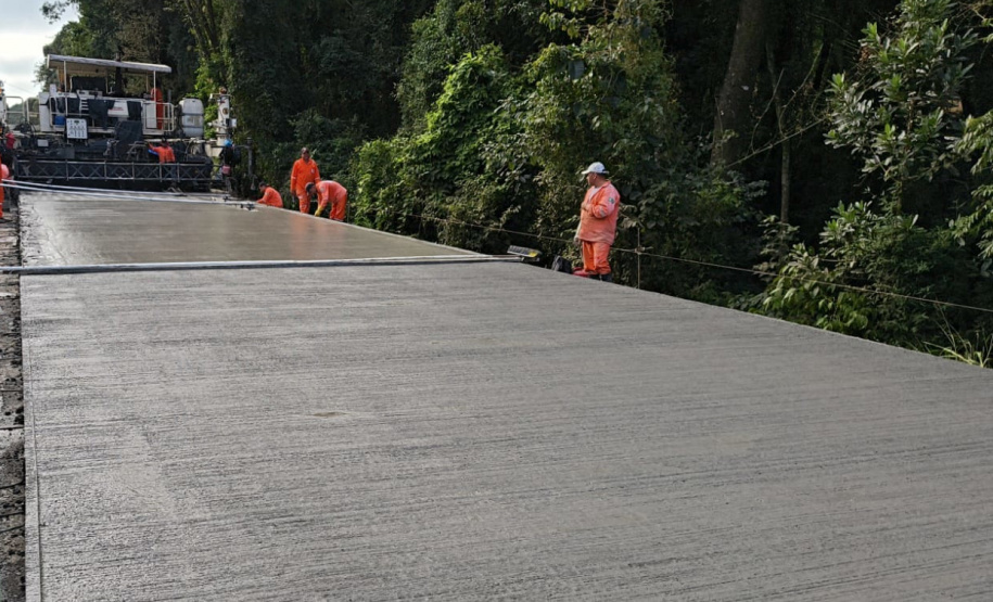 Obra de whitetopping da PR-460 e PRC-487 entre Pitanga e Nova Tebas