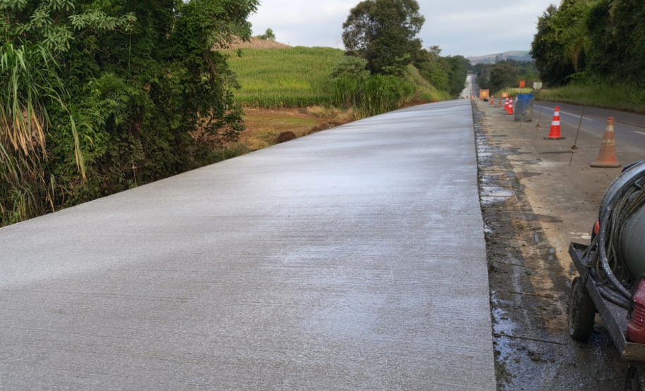 Obra de whitetopping da PR-460 e PRC-487 entre Pitanga e Nova Tebas