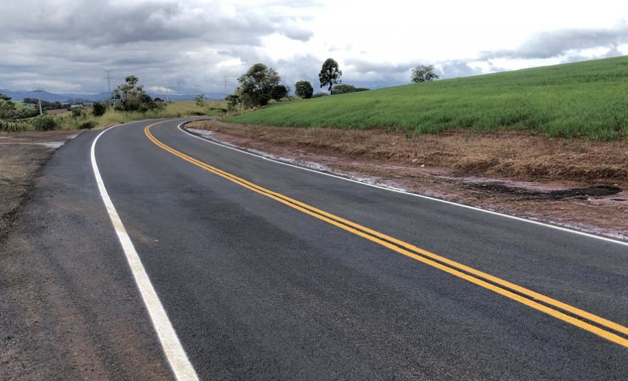 Serviços de conservação na PRC-487 em Manoel Ribas