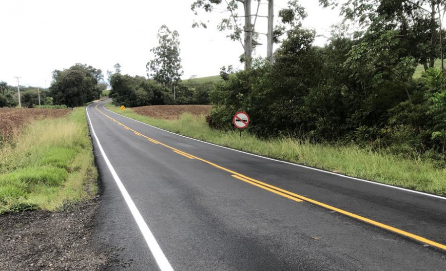 Serviços de conservação na PRC-487 em Manoel Ribas