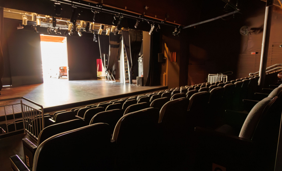 Teatro José Maria Santos comemora 28 anos e ganha documentário sobre sua história