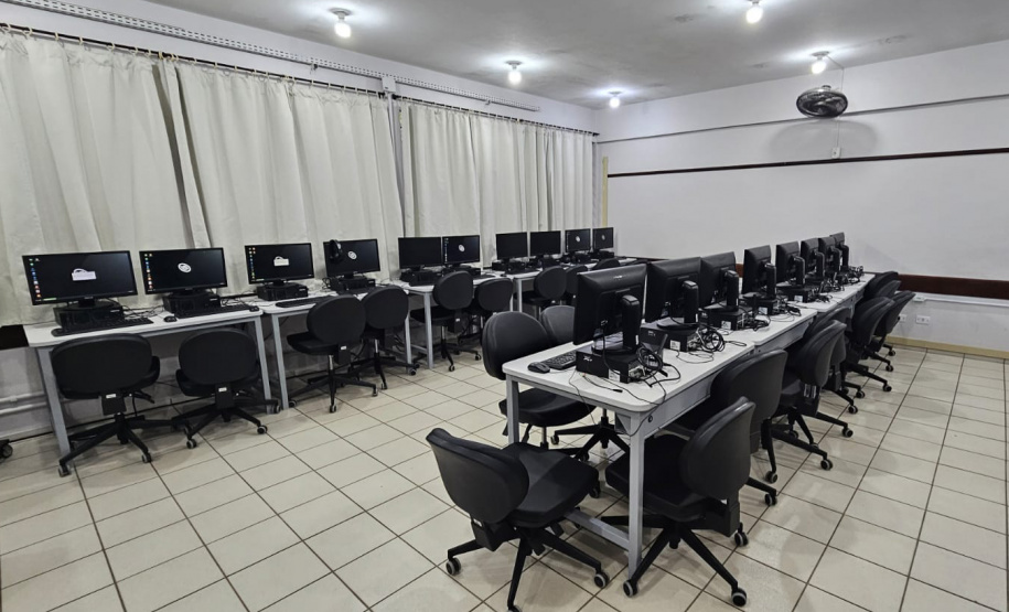 Em oito anos, Paraná investe R$ 525,7 milhões em mobiliário e moderniza mais de 2 mil escolas estaduais
