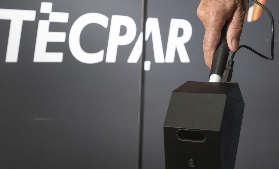 Startup incubada pelo Tecpar vai doar 100 bengalas inteligentes para deficientes visuais