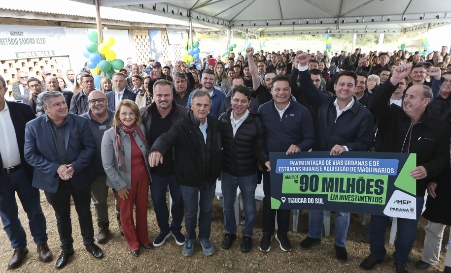 Ratinho Junior libera R$ 90,7 milhões para pavimentação de estrada turística e outras obras em Tijucas do Sul