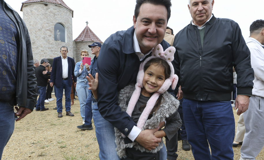 Ratinho Junior libera R$ 90,7 milhões para pavimentação de estrada turística e outras obras em Tijucas do Sul