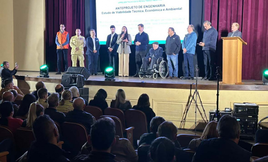 LEGENDA: Governo do Estado apresentou na noite de quinta-feira (11) o anteprojeto de engenharia com as obras necessárias para minimizar os efeitos das cheias do Rio Iguaçu.
