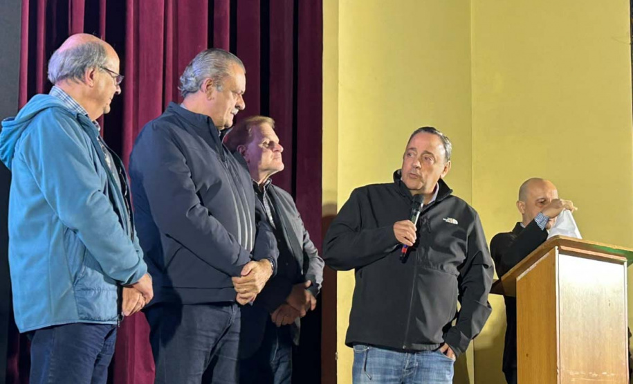 LEGENDA: Governo do Estado apresentou na noite de quinta-feira (11) o anteprojeto de engenharia com as obras necessárias para minimizar os efeitos das cheias do Rio Iguaçu.