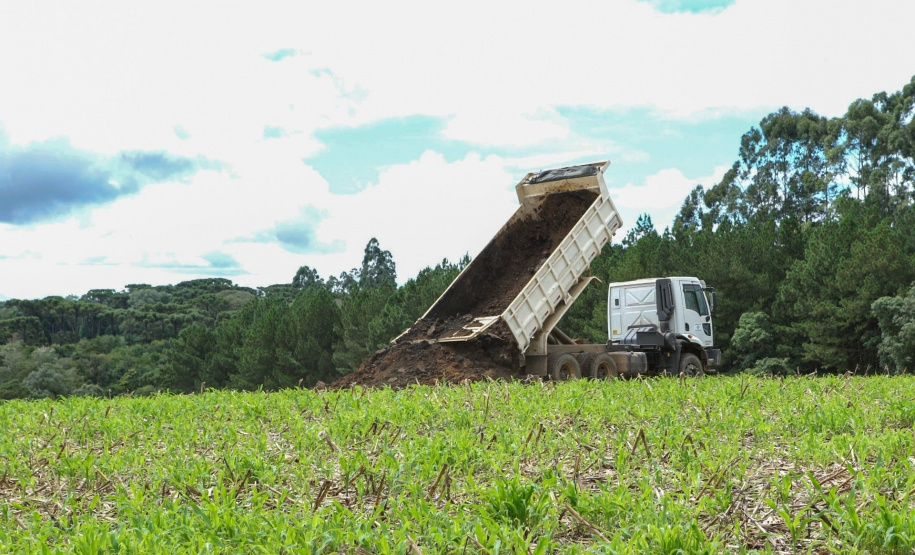 Em novo edital, Sanepar amplia disponibilidade de biossólido para a agricultura