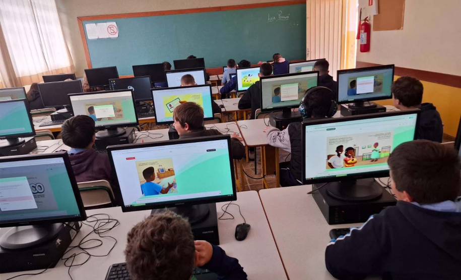 Leia Paraná entra em campo com projeto especial da Copa do Mundo e fortalece práticas de leitura nas escolas estaduais