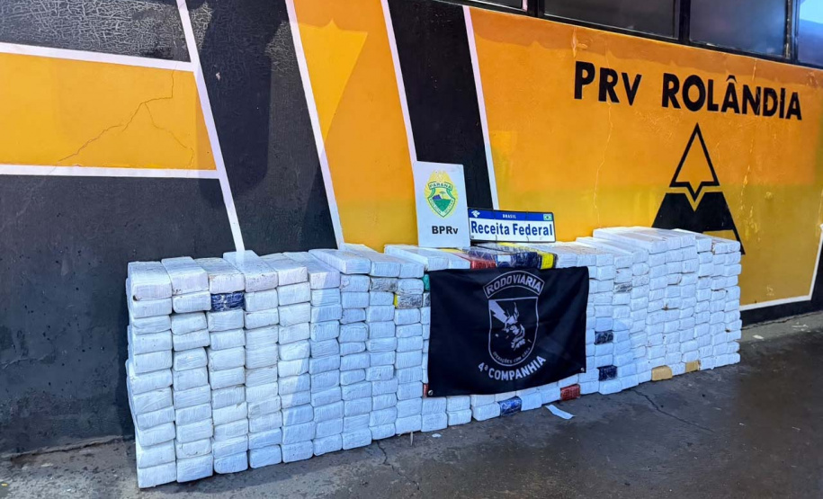 Operação Omnis: PMPR apreende 340 quilos de maconha, medicamentos e eletrônicos em ônibus na PR-444