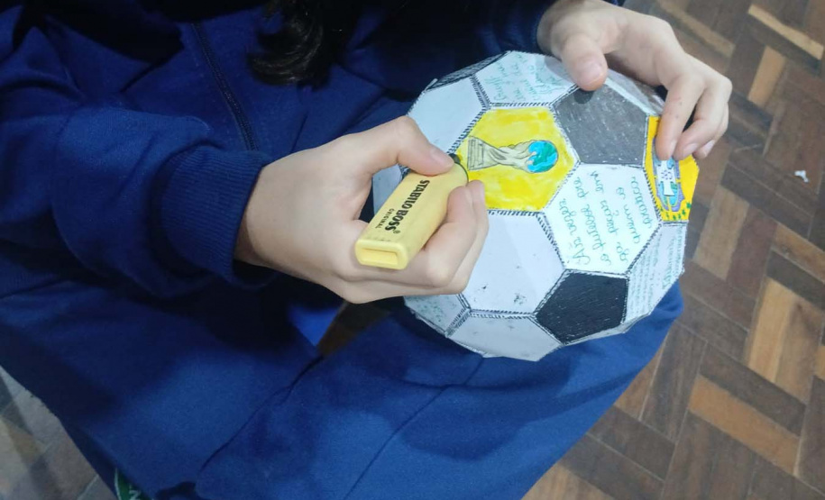 Leia Paraná entra em campo com projeto especial da Copa do Mundo e fortalece práticas de leitura nas escolas estaduais