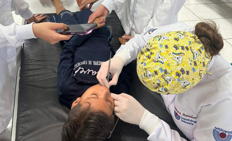 SETI - Universidades Estaduais do Paraná oferecem atendimento odontológico gratuito para bebês e crianças