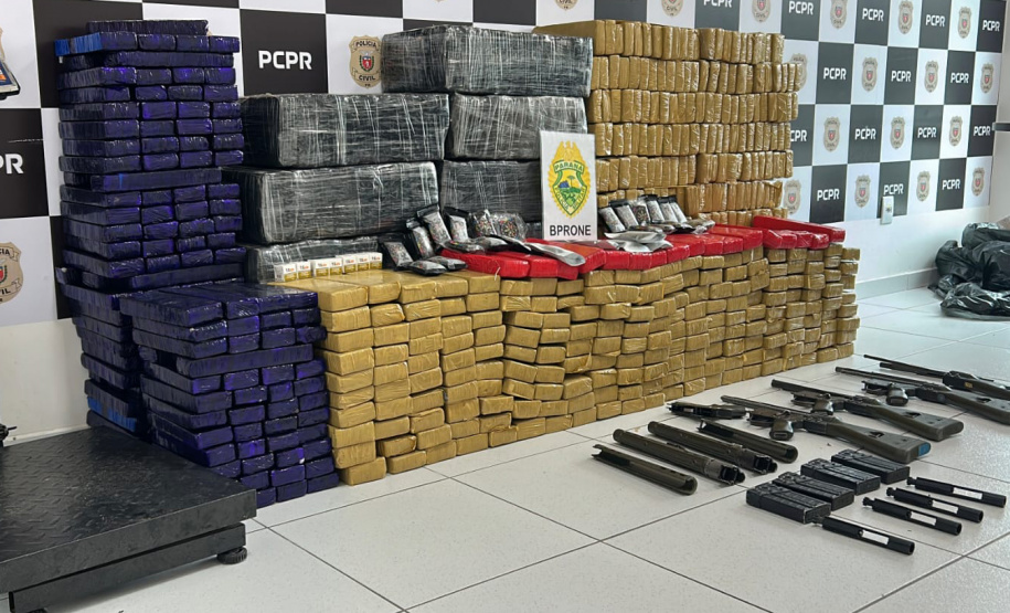 PMPR apreende mais de 660 quilos de maconha e peças de fuzis na Região Metropolitana de Curitiba