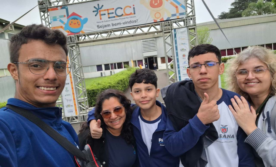 Estudantes Surdos transformam óleo usado em pesquisa científica no Paraná