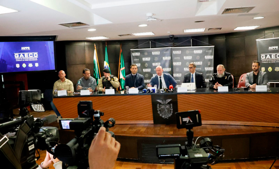 Forças de segurança e MPPR deflagram operação com 559 mandados contra integrantes de facção criminosa