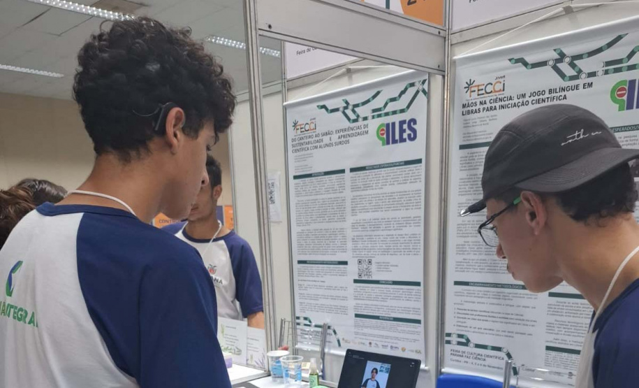 Estudantes Surdos transformam óleo usado em pesquisa científica no Paraná