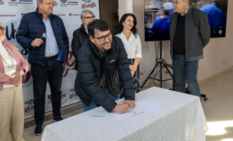 Unioeste celebra seu primeiro contrato de licenciamento de patente para empresa parceira