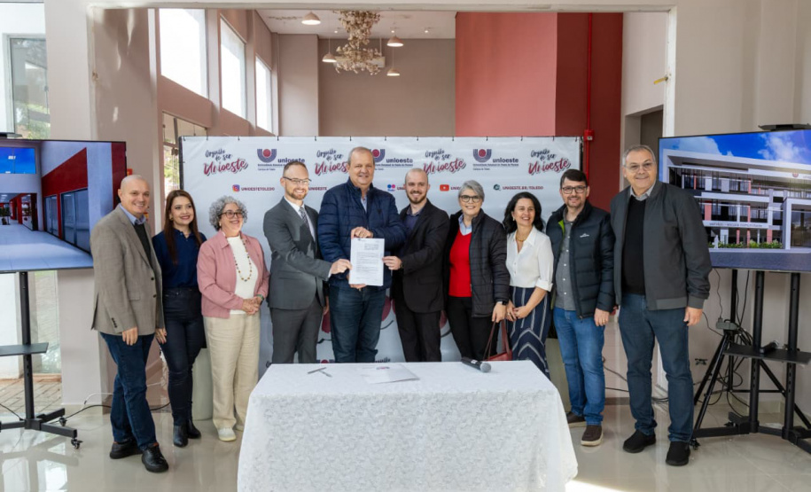 Unioeste celebra seu primeiro contrato de licenciamento de patente para empresa parceira
