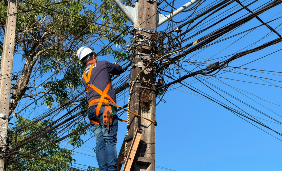 Copel realiza mutirão de regularização de cabos de telecom em Cambé e em Arapongas