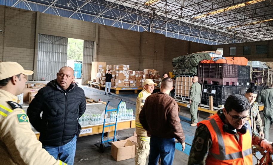 Bombeiros paranaenses já estão a caminho da Venezuela com equipe de busca e resgate brasileira