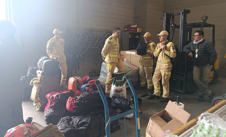 Bombeiros paranaenses já estão a caminho da Venezuela com equipe de busca e resgate brasileira