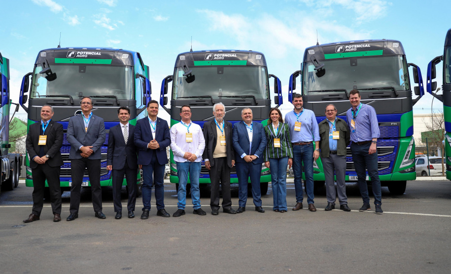 ENTREGA CAMINHÕES VOLVO