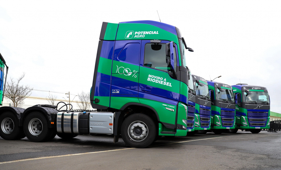 ENTREGA CAMINHÕES VOLVO