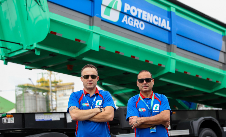 ENTREGA CAMINHÕES VOLVO