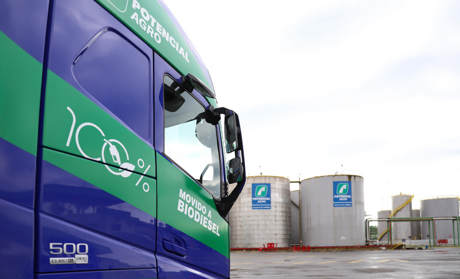 ENTREGA CAMINHÕES VOLVO