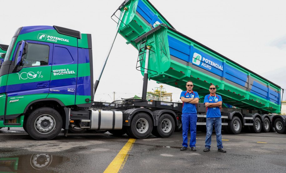 ENTREGA CAMINHÕES VOLVO