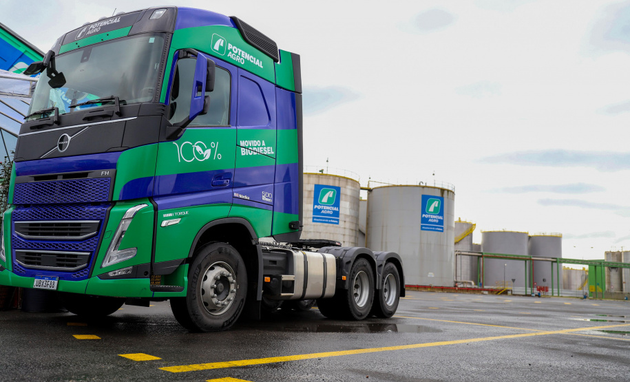 ENTREGA CAMINHÕES VOLVO