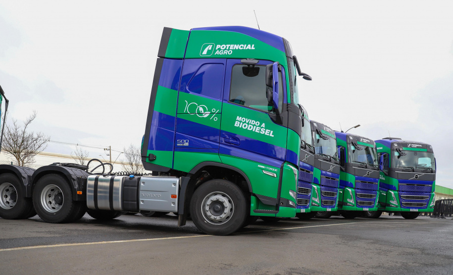 ENTREGA CAMINHÕES VOLVO
