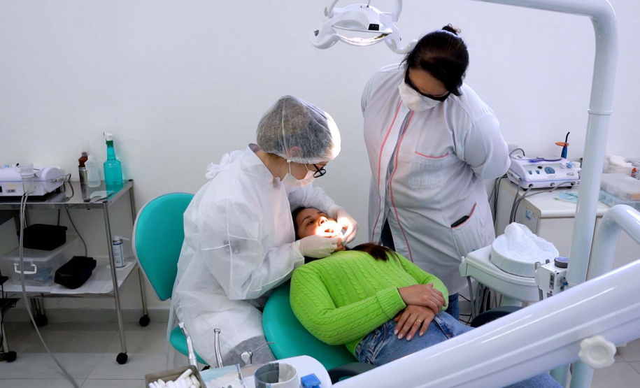 Do diagnóstico ao transporte de pacientes, investimentos de mais de R$ 2 bilhões e apoio aos profissionais, qualificam a assistência à saúde em todo Paraná