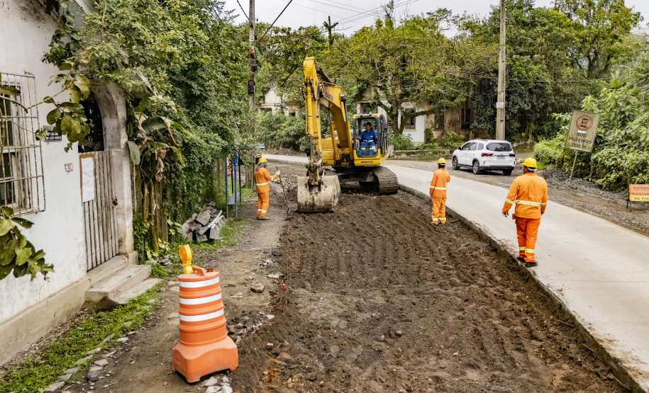 Obras de pavimentação em concreto em Antonina ultrapassam 90% de execução