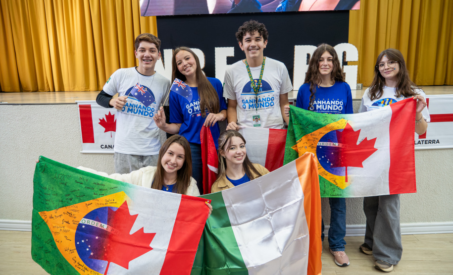 Evento reúne antigos e futuros intercambistas do Ganhando o Mundo em Ponta Grossa
