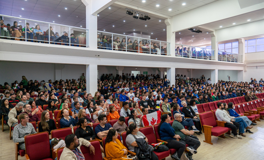 Evento reúne antigos e futuros intercambistas do Ganhando o Mundo em Ponta Grossa