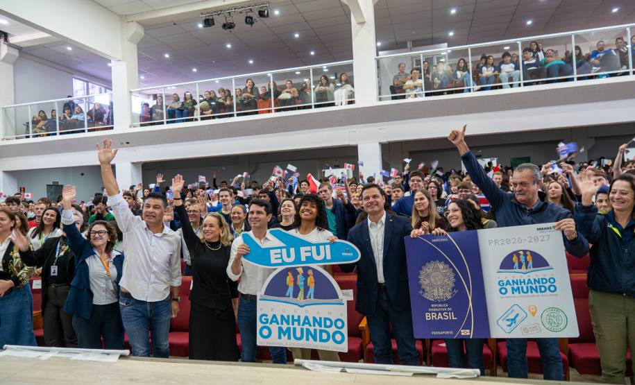 Evento reúne antigos e futuros intercambistas do Ganhando o Mundo em Ponta Grossa