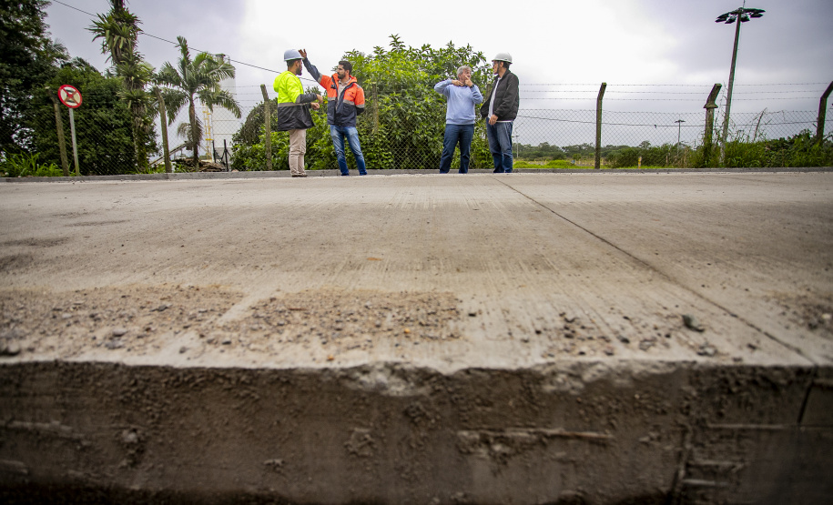 Obras de pavimentação em concreto em Antonina ultrapassam 90% de execução