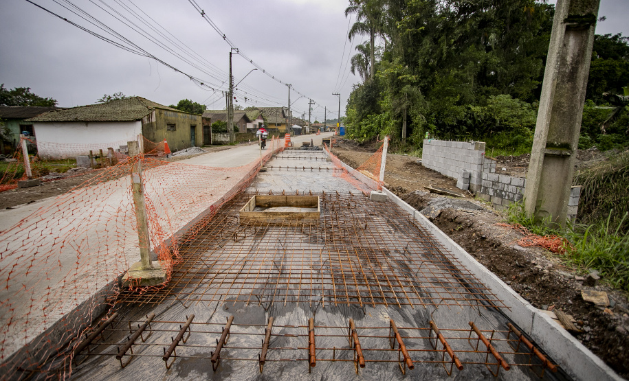Obras de pavimentação em concreto em Antonina ultrapassam 90% de execução