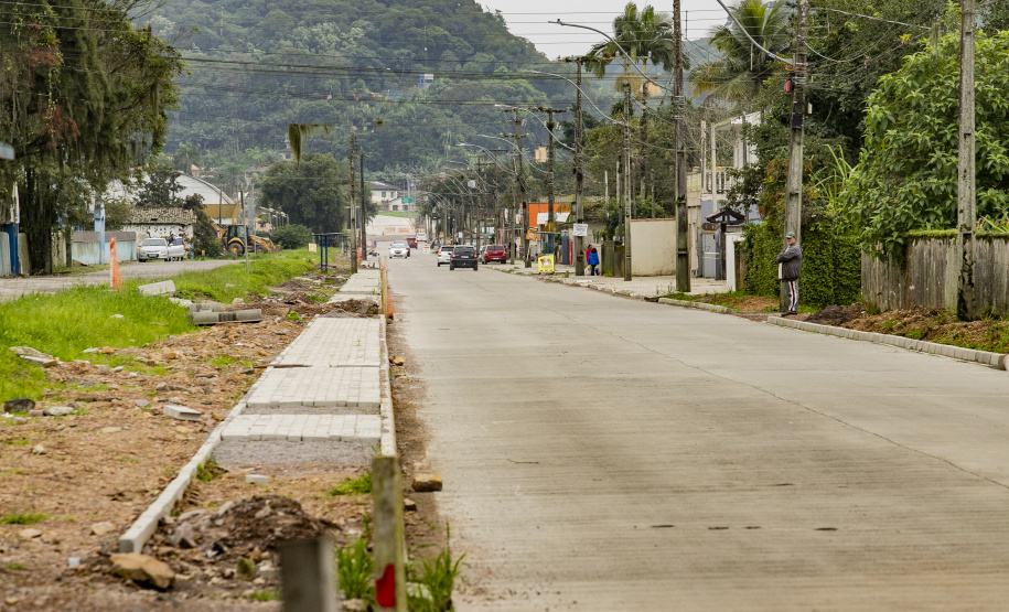 Obras de pavimentação em concreto em Antonina ultrapassam 90% de execução