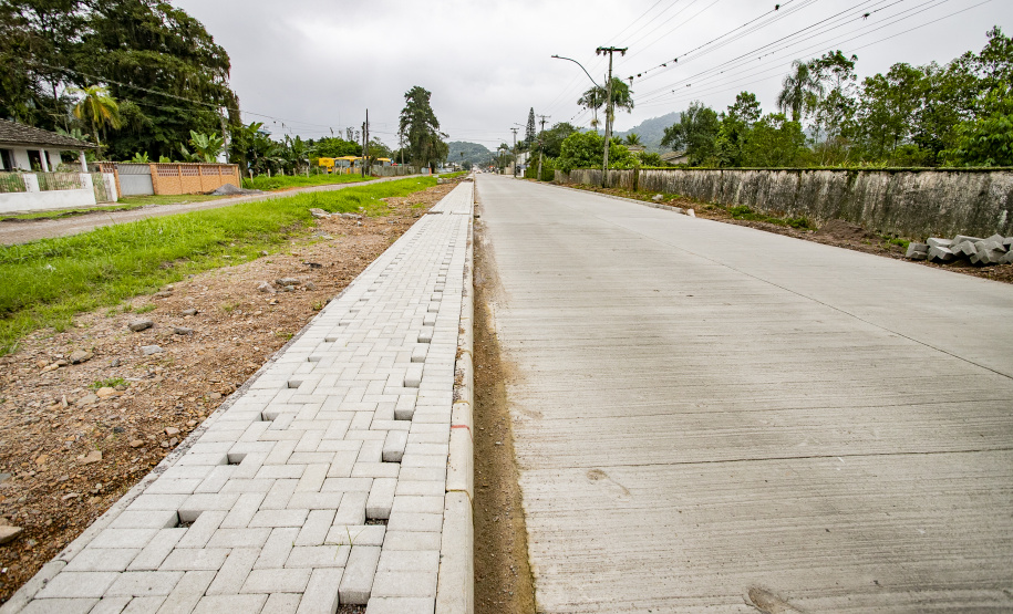 Obras de pavimentação em concreto em Antonina ultrapassam 90% de execução