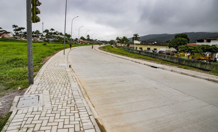 Obras de pavimentação em concreto em Antonina ultrapassam 90% de execução