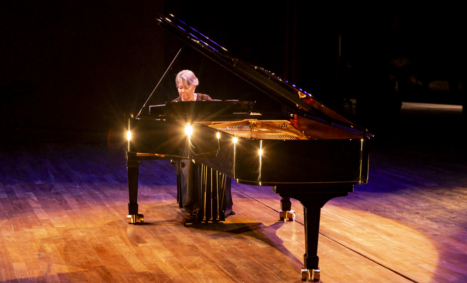 Concerto da Orquestra Sinfônica do Paraná celebra os 70 anos da pianista Analaura de Souza Pinto, uma das fundadoras da OSP