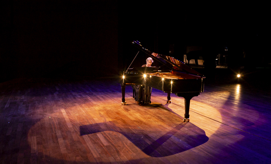 Concerto da Orquestra Sinfônica do Paraná celebra os 70 anos da pianista Analaura de Souza Pinto, uma das fundadoras da OSP