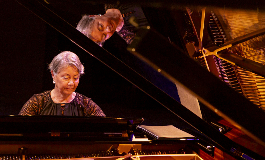Concerto da Orquestra Sinfônica do Paraná celebra os 70 anos da pianista Analaura de Souza Pinto, uma das fundadoras da OSP